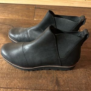 Never worn Sorel boots waterproof size 8.5 women’s